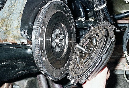 فلایویل و علایم خرابی آن چیست؟